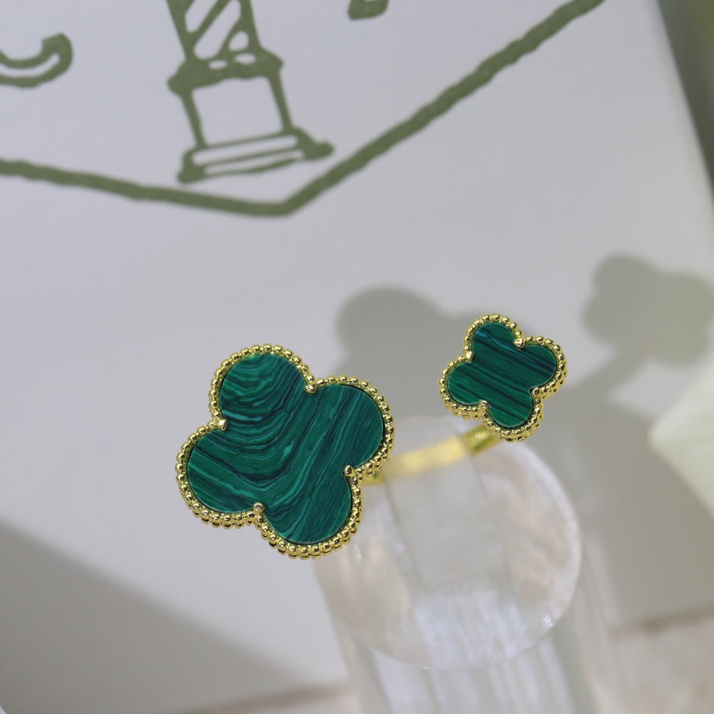 18K Van Cleef & Arpels Magic Alhambra Malachite Clover Ring