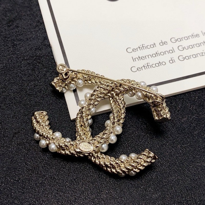 18K Chanel Pearl Twist Gold Brooch