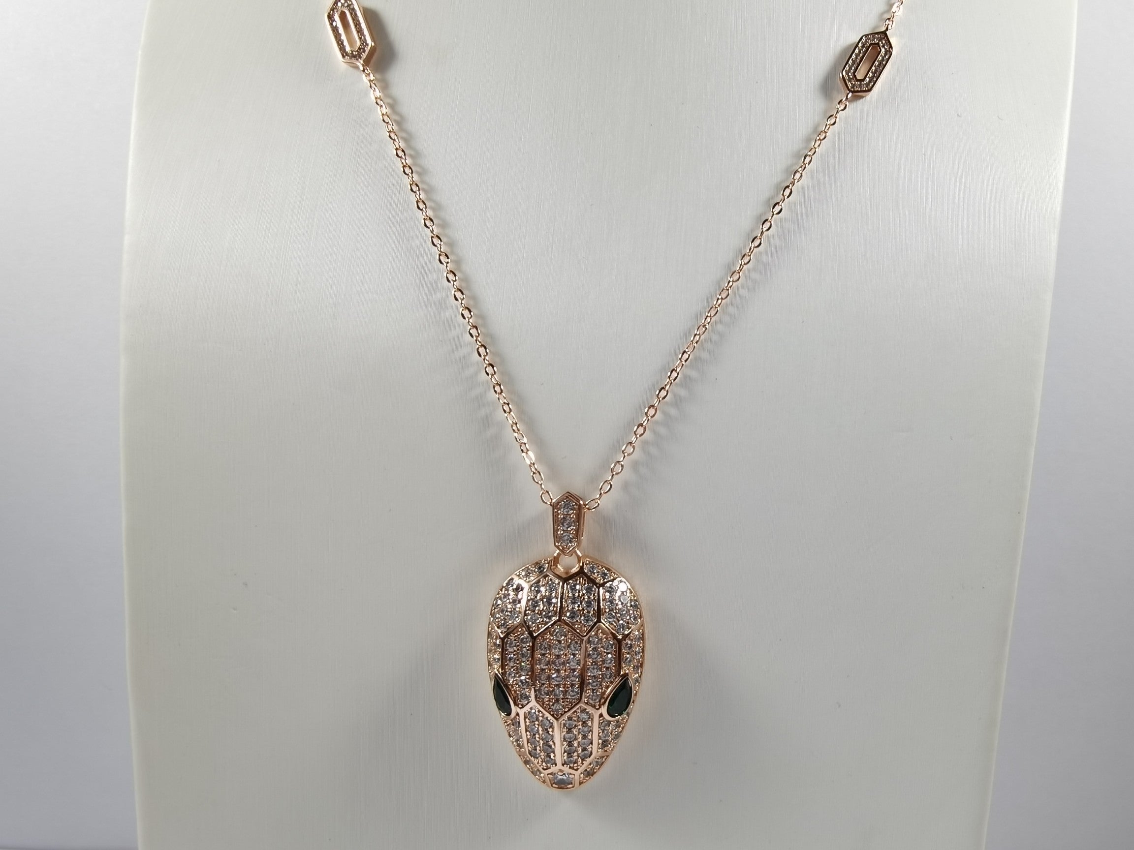 18K BVLGARI BV Serpenti Emerald Necklace