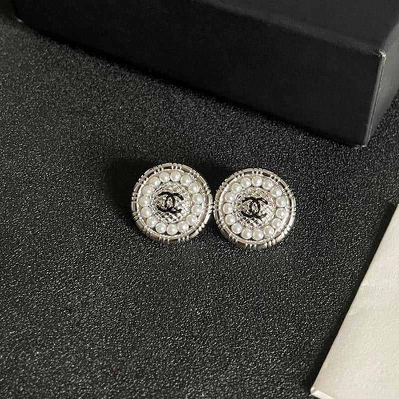 18K Chanel Pearl Round Vintage Earrings