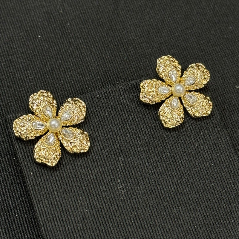 18K Chanel Flower Pearl Twist Gold Earrings