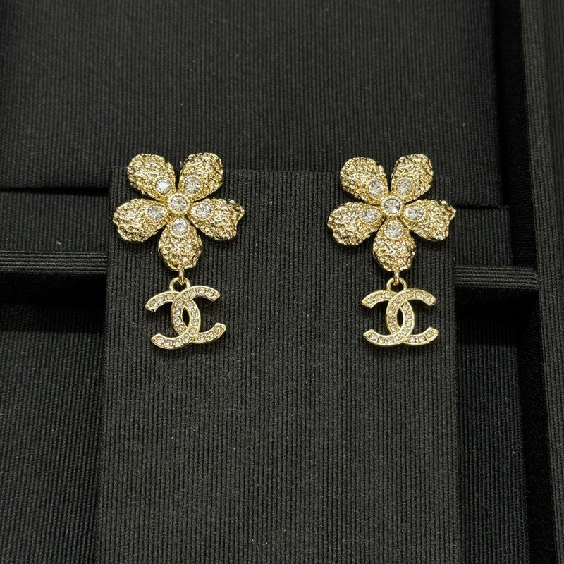 18K Chanel Twist Gold Diamond Earrings