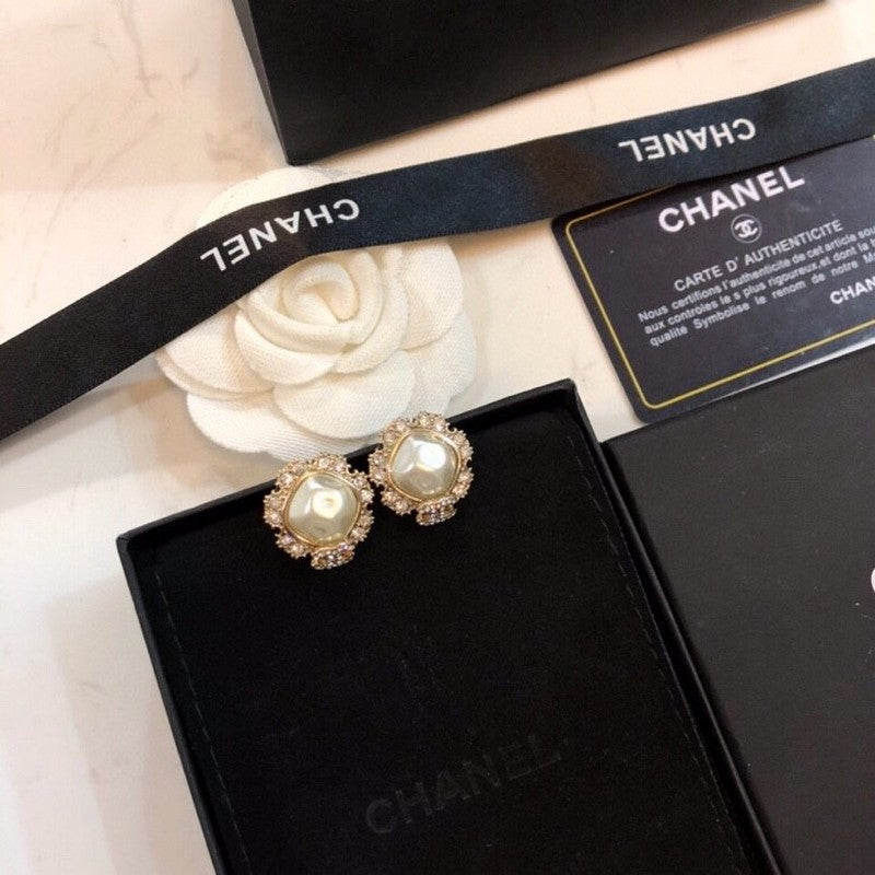 18K Chanel Round Pearl Diamond Earrings