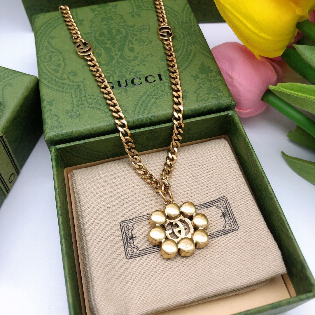 18K Gucci Flower Crystals Necklace