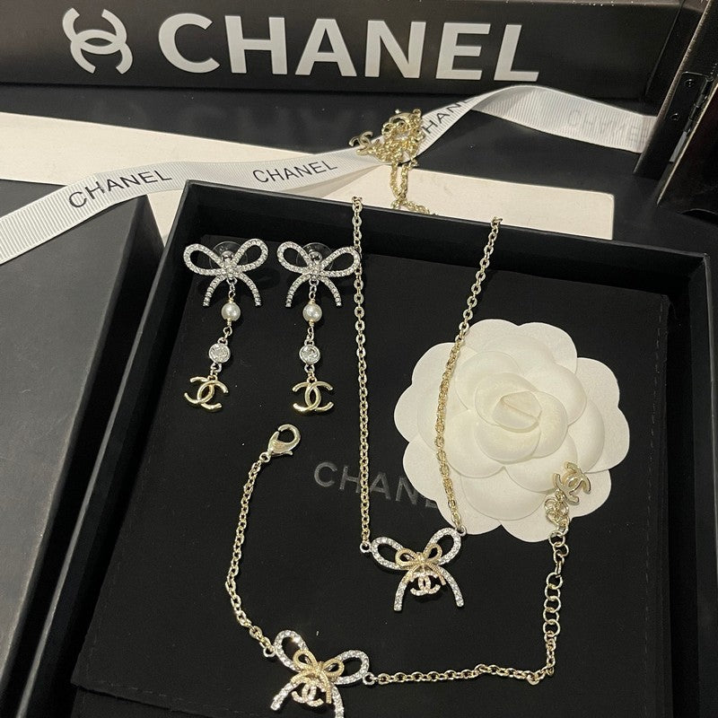 18K Chanel Bow Tie Chain Bracelet
