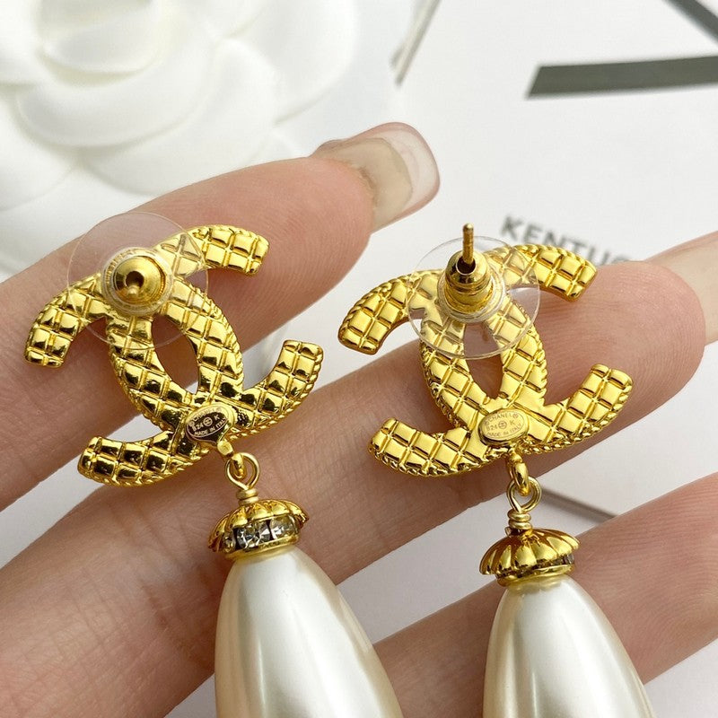 18K Chanel Pearl Pendant Gold Earrings