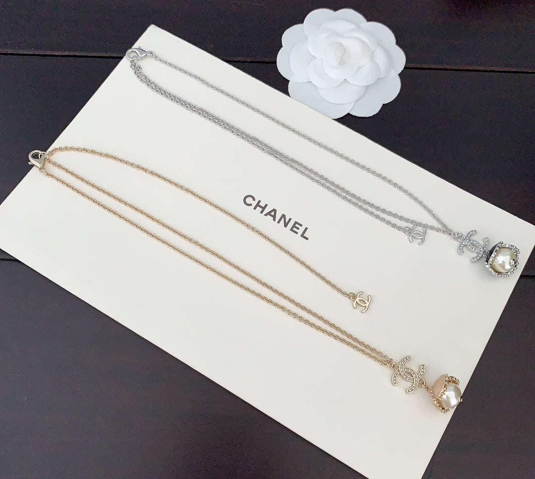 18K Chanel Pearls Flower Necklace