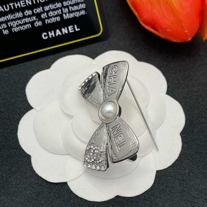 18K Chanel Bow Tie Gold Brooch