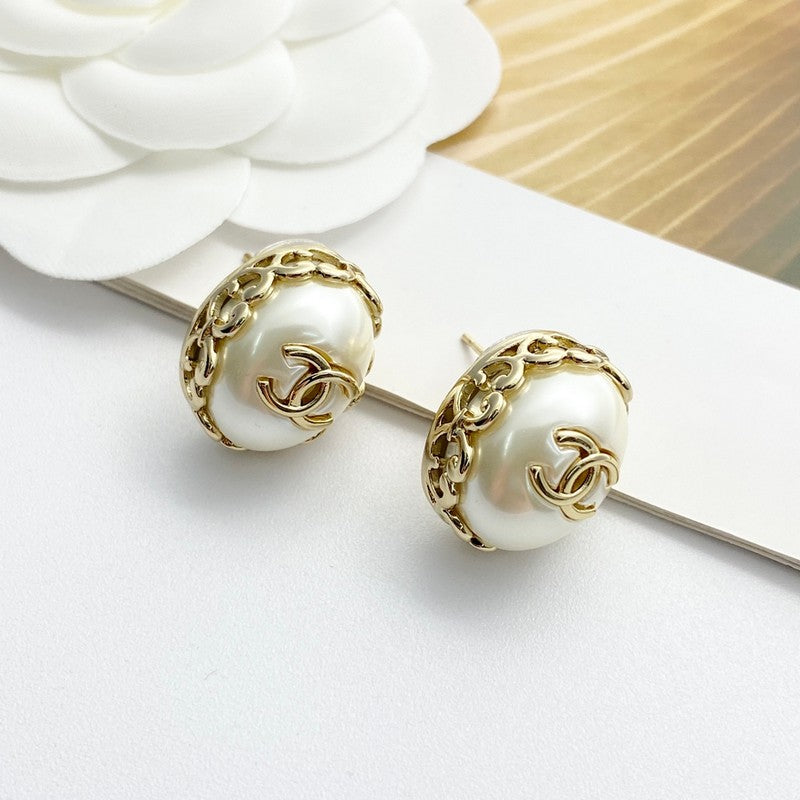 18K Chanel Oval Pearl Gold Earrings