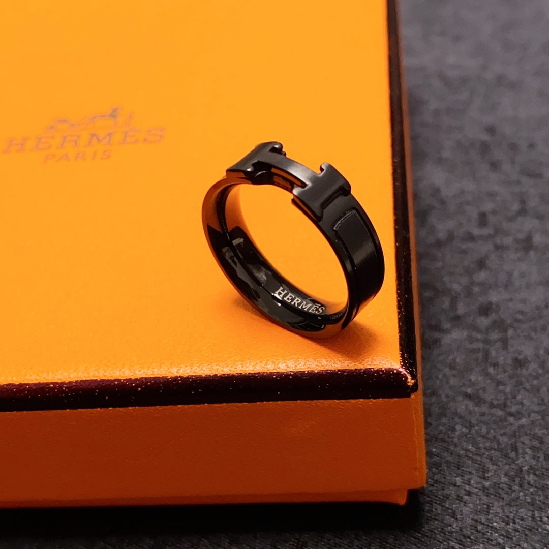 18K Clic Hermes So Black Ring