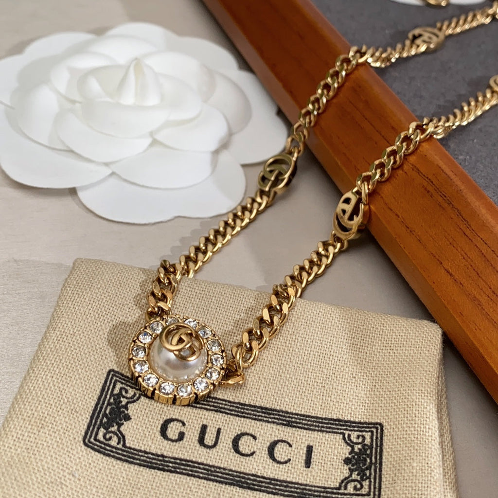 18K Gucci Flower Necklace