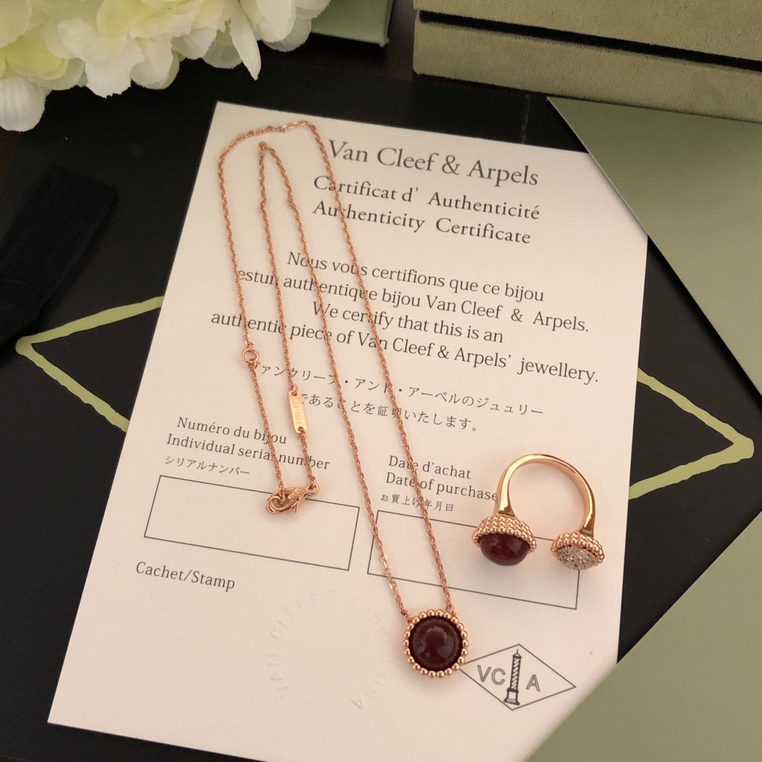 18K Van Cleef & Arpels Perlee couleurs Carnelian Necklace