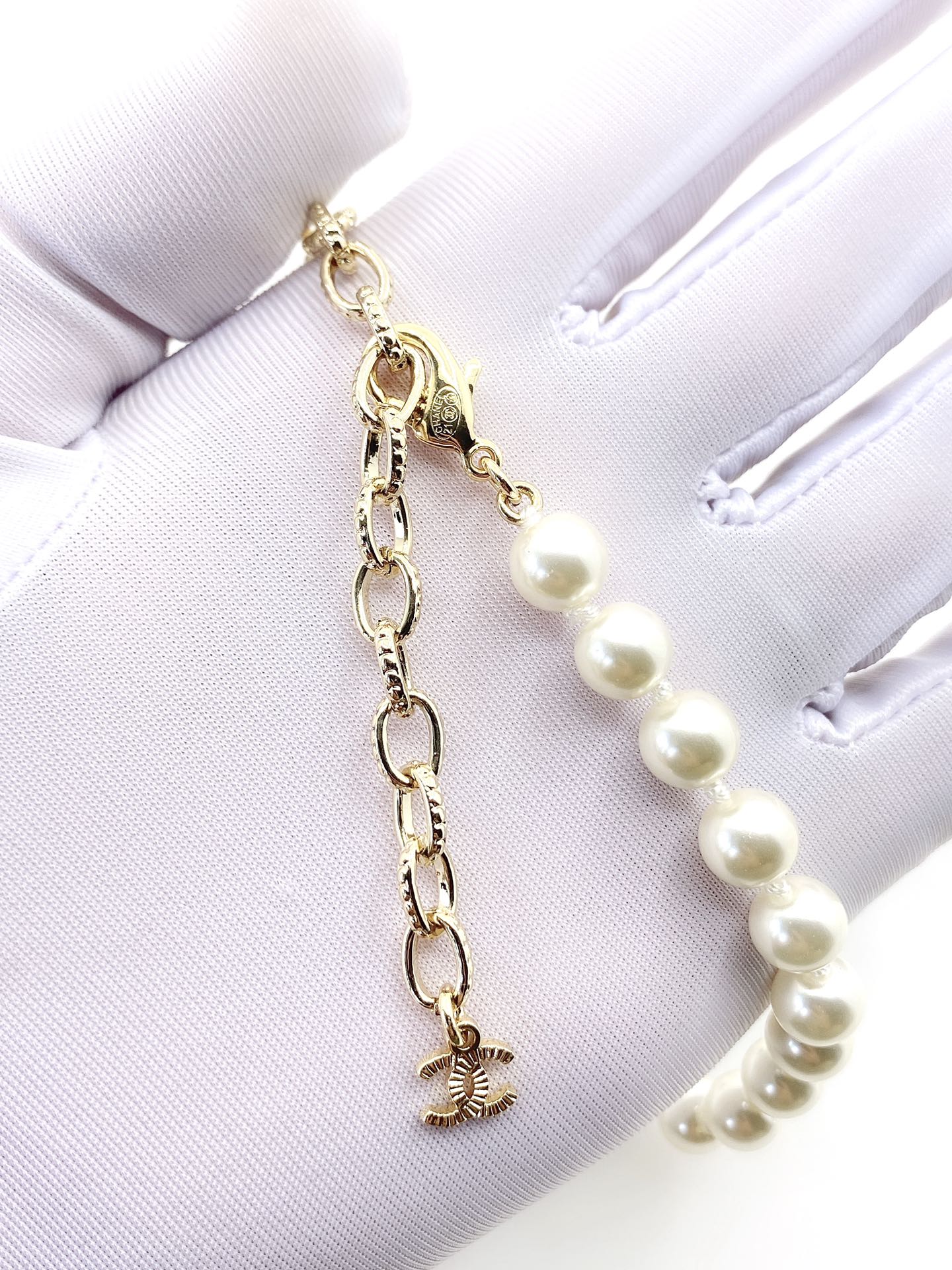 18K Chanel Pearls Choker Necklace