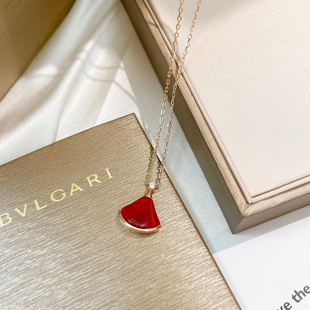 18K BVLGARI BV Divas' Dream Carnelian Necklace