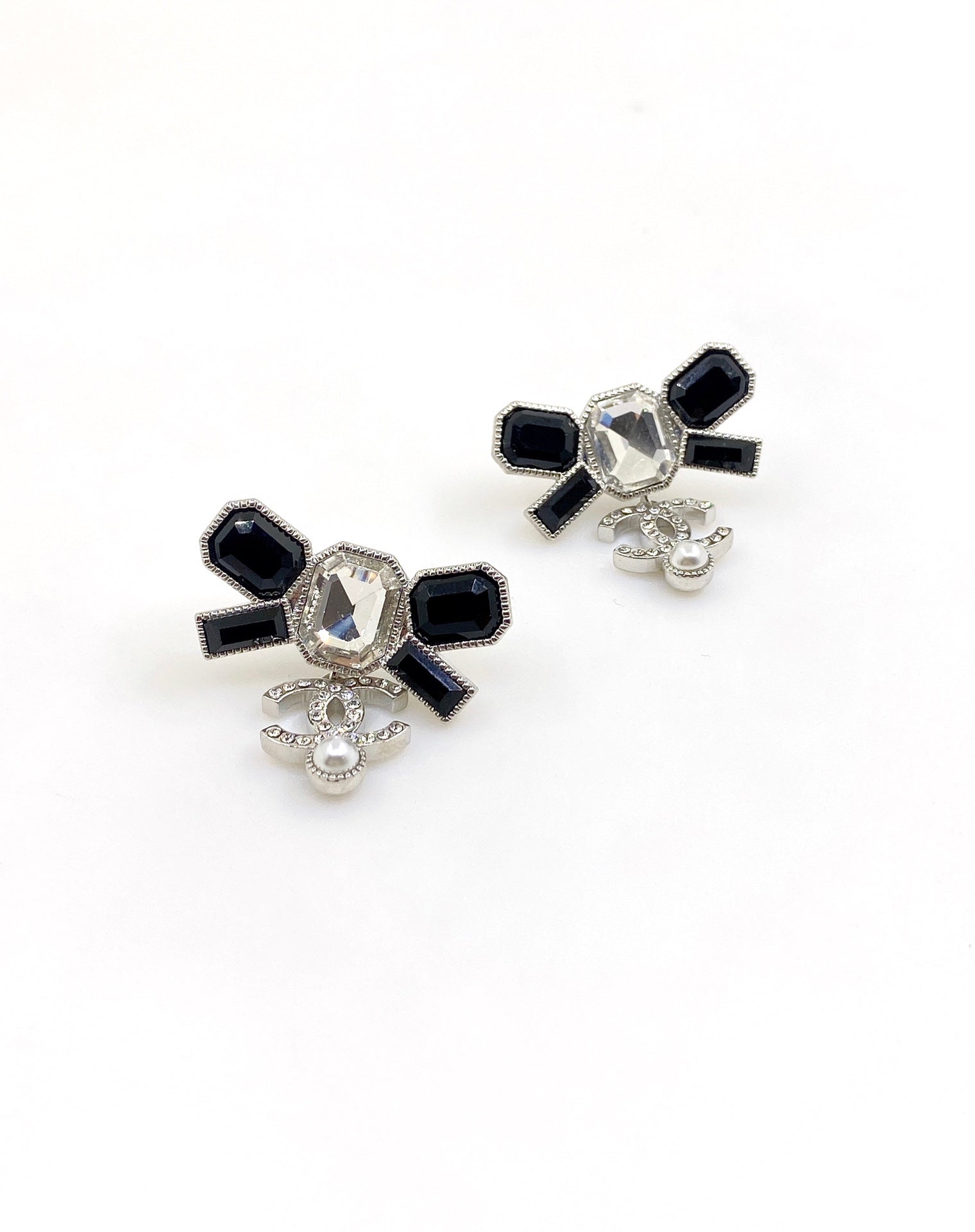 18K Chanel Bow Tie Crystals Earrings