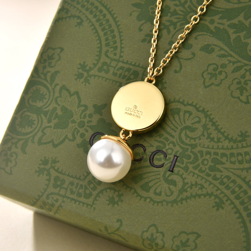 18K Gucci Blondie Pendant Necklace