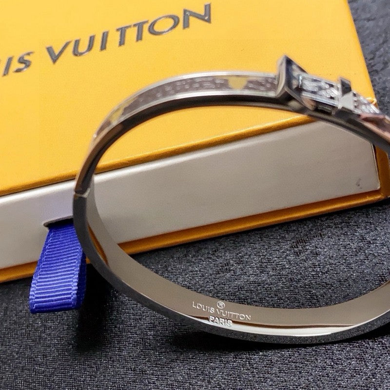 18K Louis Vuitton Vintage White Gold Bracelet