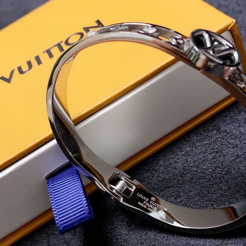18K Louis Vuitton Diamond Bracelet