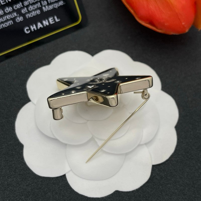 18K Chanel Star Gold Brooch
