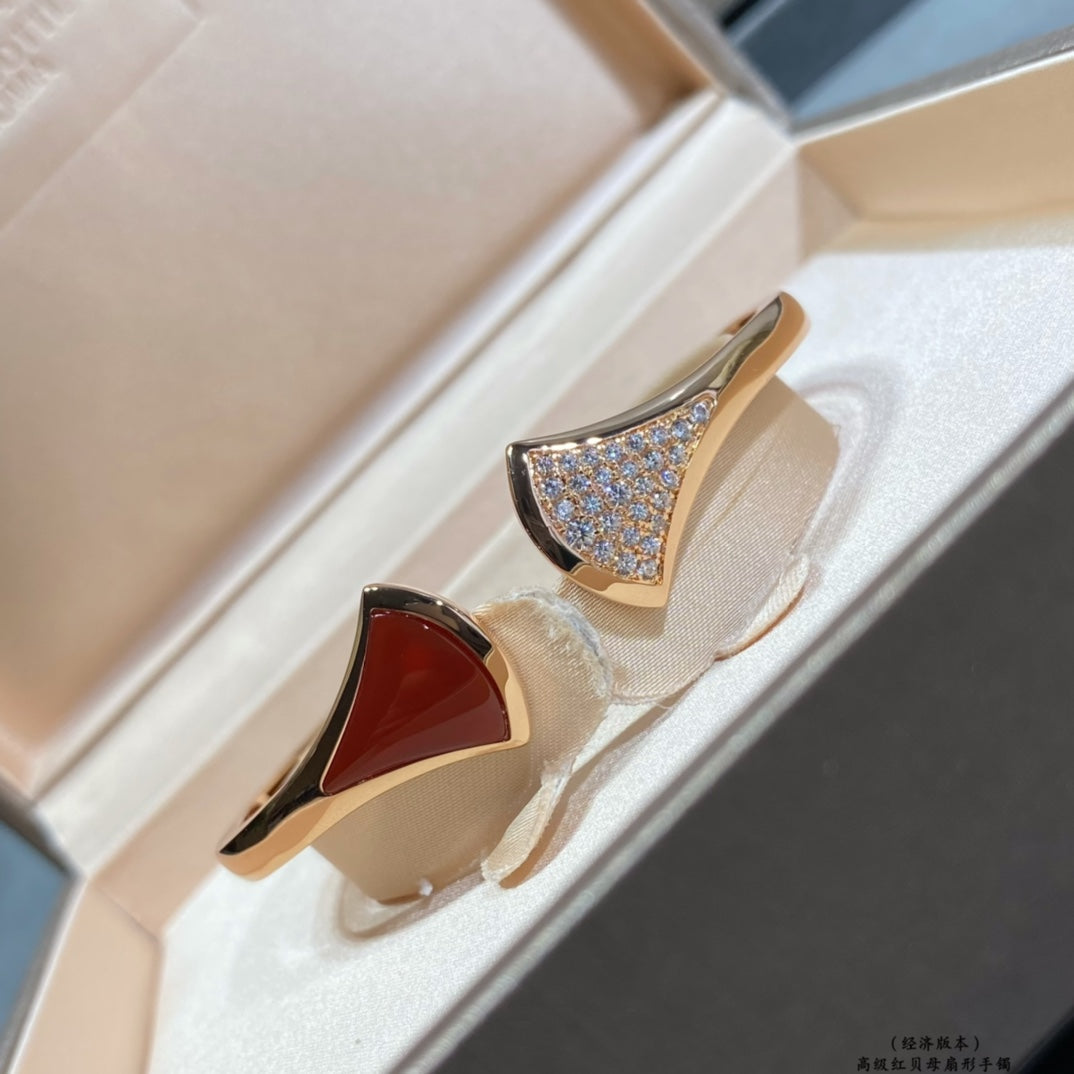 18K BVLGARI BV DIVAS' DREAM Carnelian Bangle Bracelet