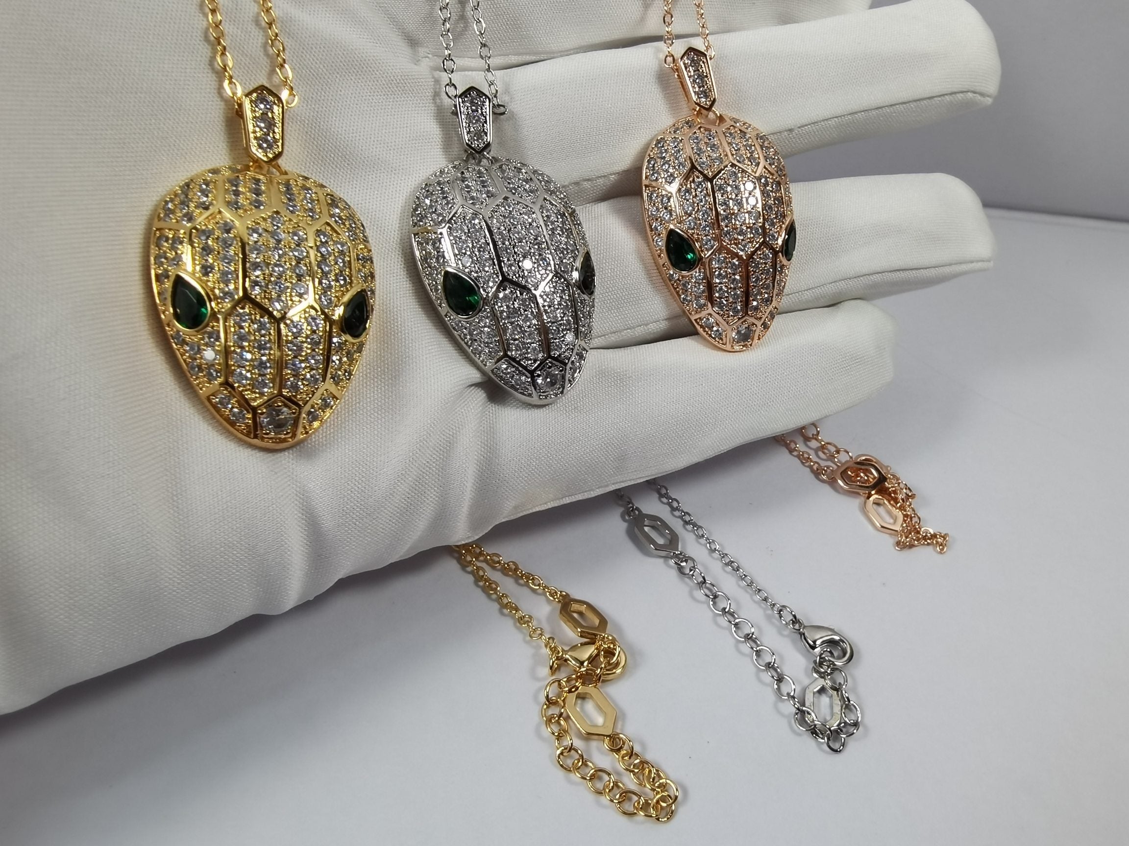 18K BVLGARI BV Serpenti Emerald Necklace