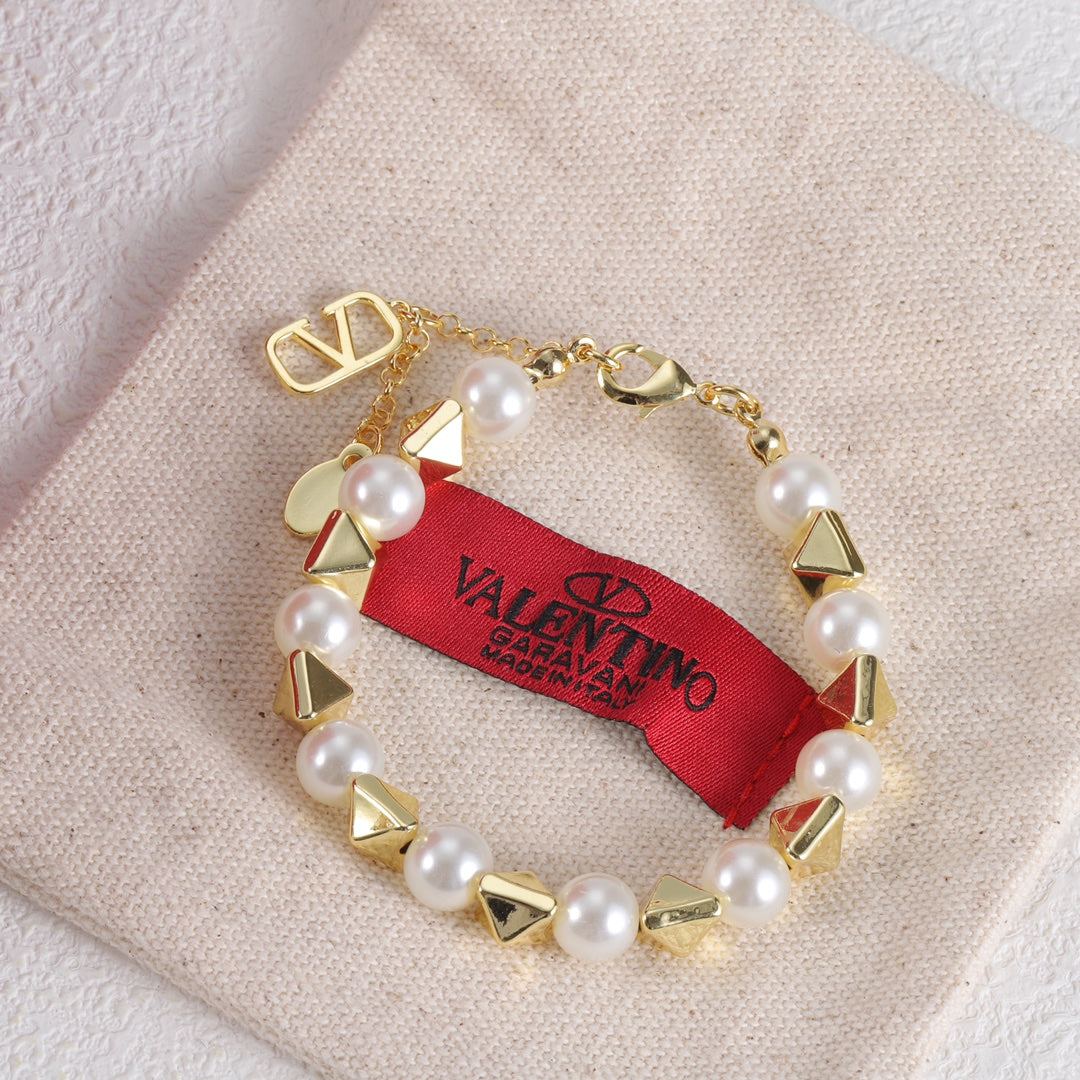 18K Valentino Vlogo Rockstud Pearls Bracelet