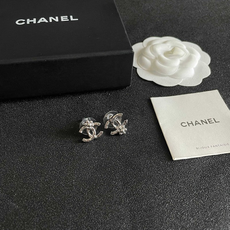 18K Chanel Vintage Flower Gold Earrings