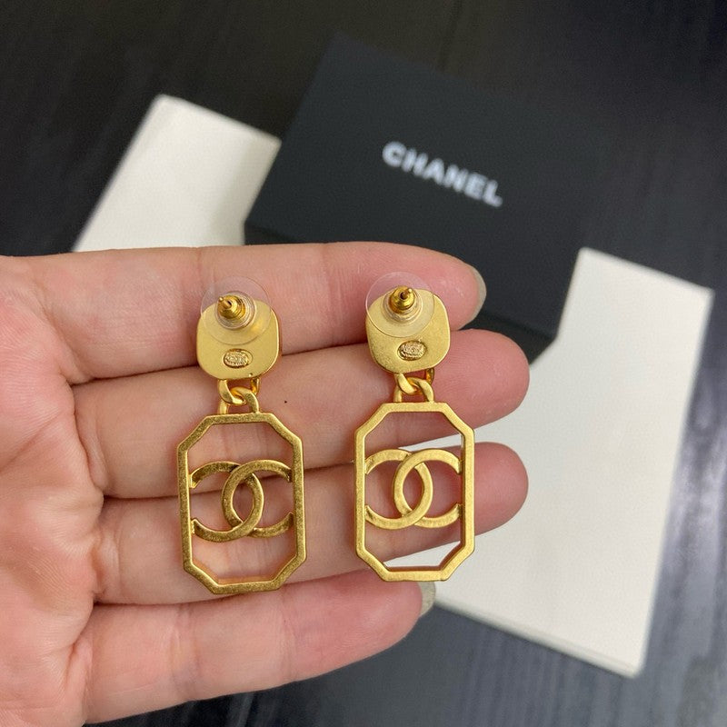 18K Chanel Black & White Pearl Gold Earrings