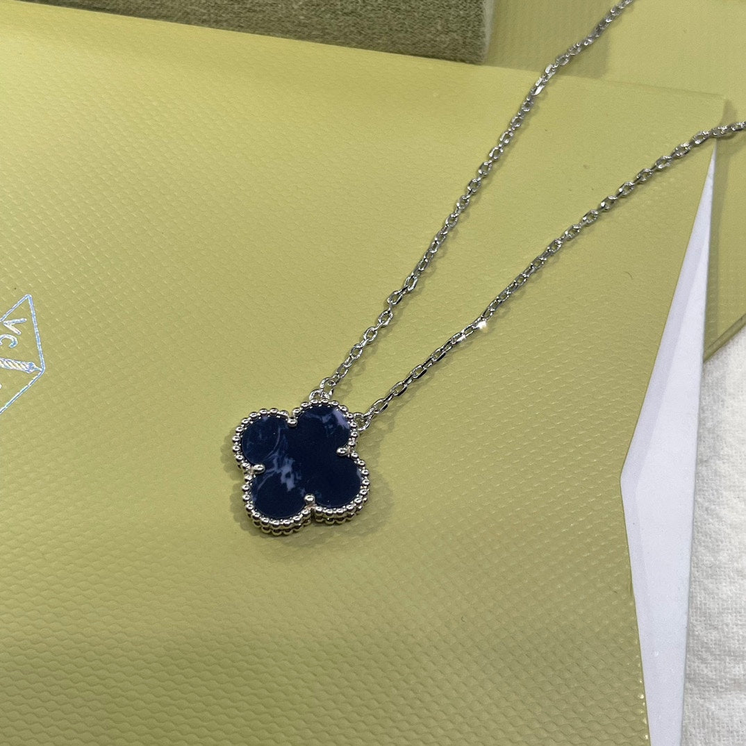 18K Van Cleef & Arpels Vintage Alhambra Crystal Blue Bracelet