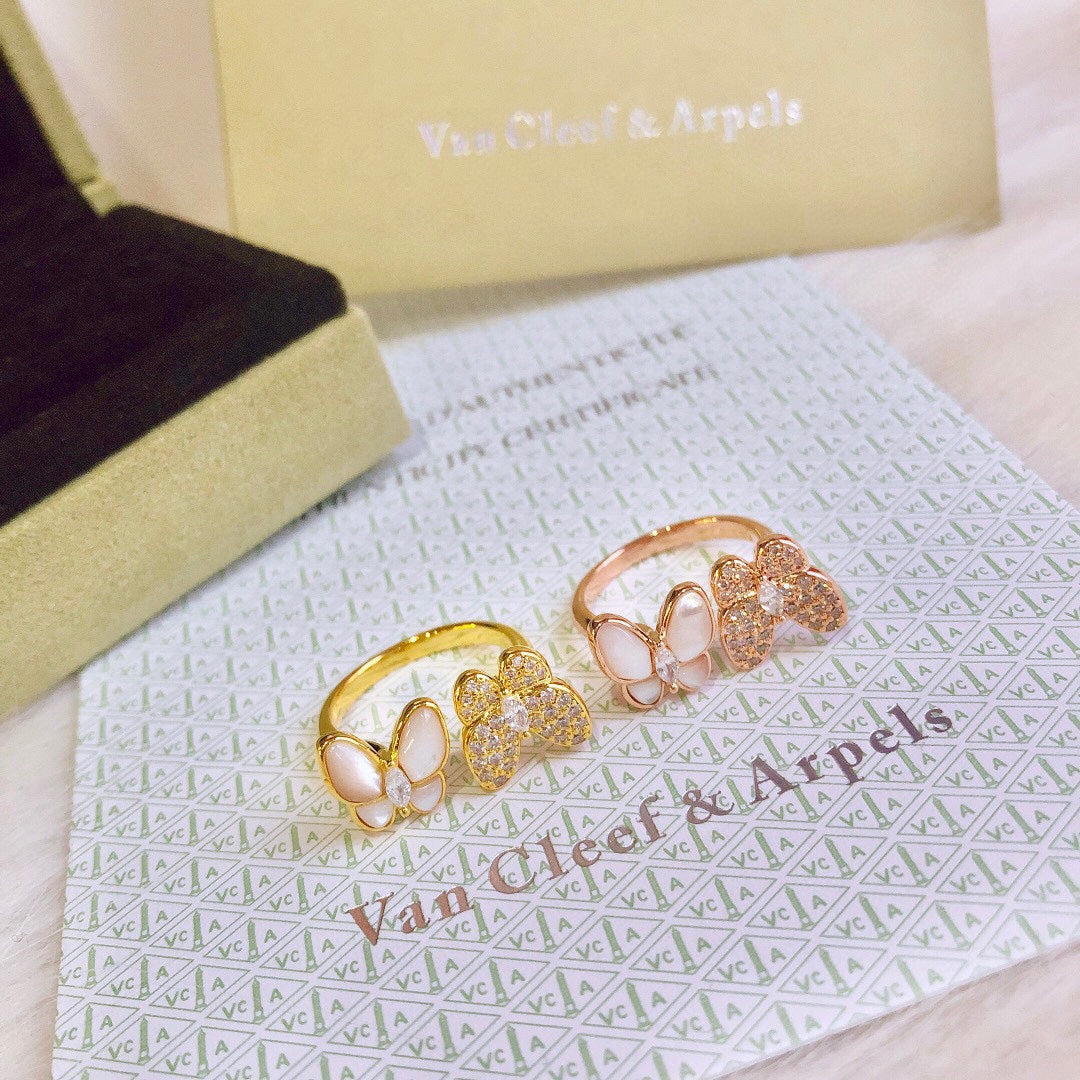 18K Van Cleef & Arpels Two Butterfly Between the Finger Pearl Ring