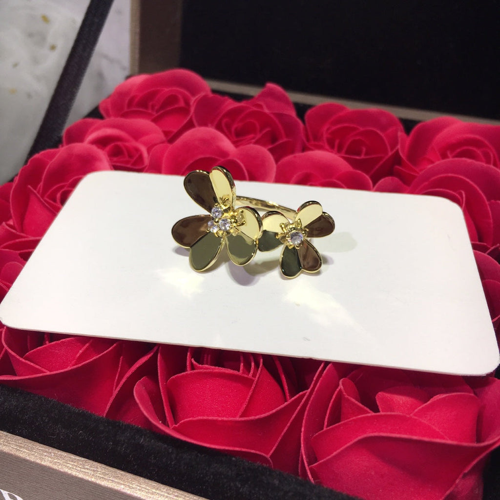18K Van Cleef & Arpels Frivole Between the Finger Ring