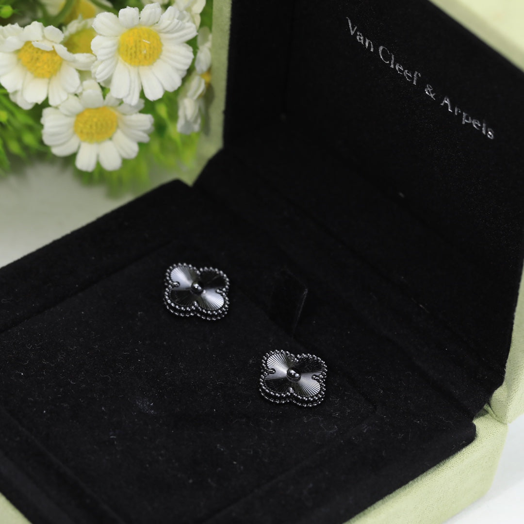 18K Van Cleef & Arpels Vintage Alhambra Black Earrings