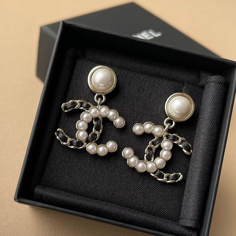 18K Chanel 25K Black & Pearls Gold Earrings