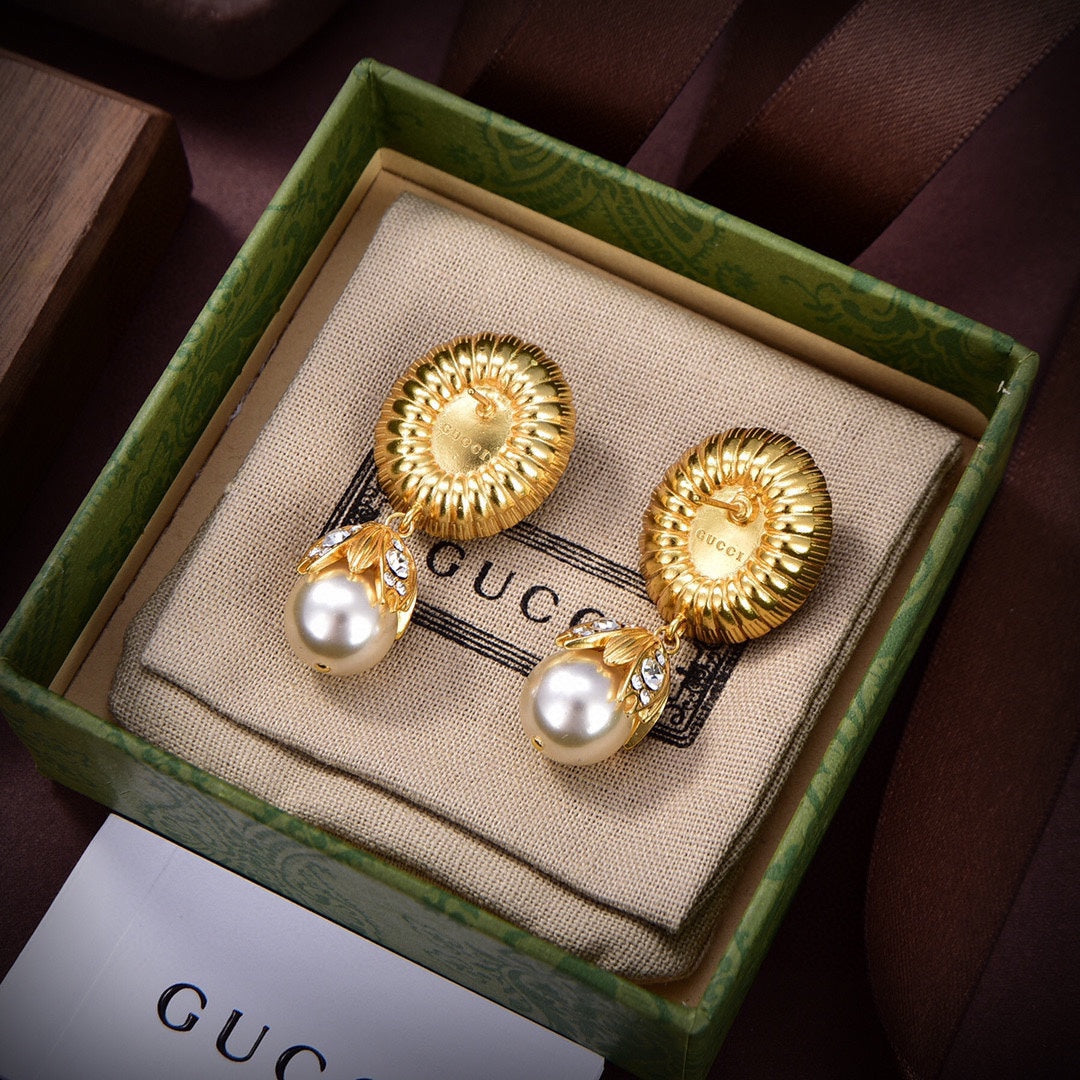 18K Gucci Pearl Earrings