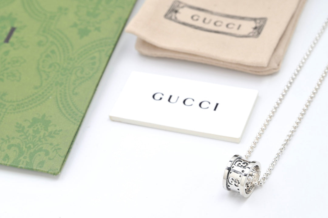 18K Gucci Icon Twirl Necklace