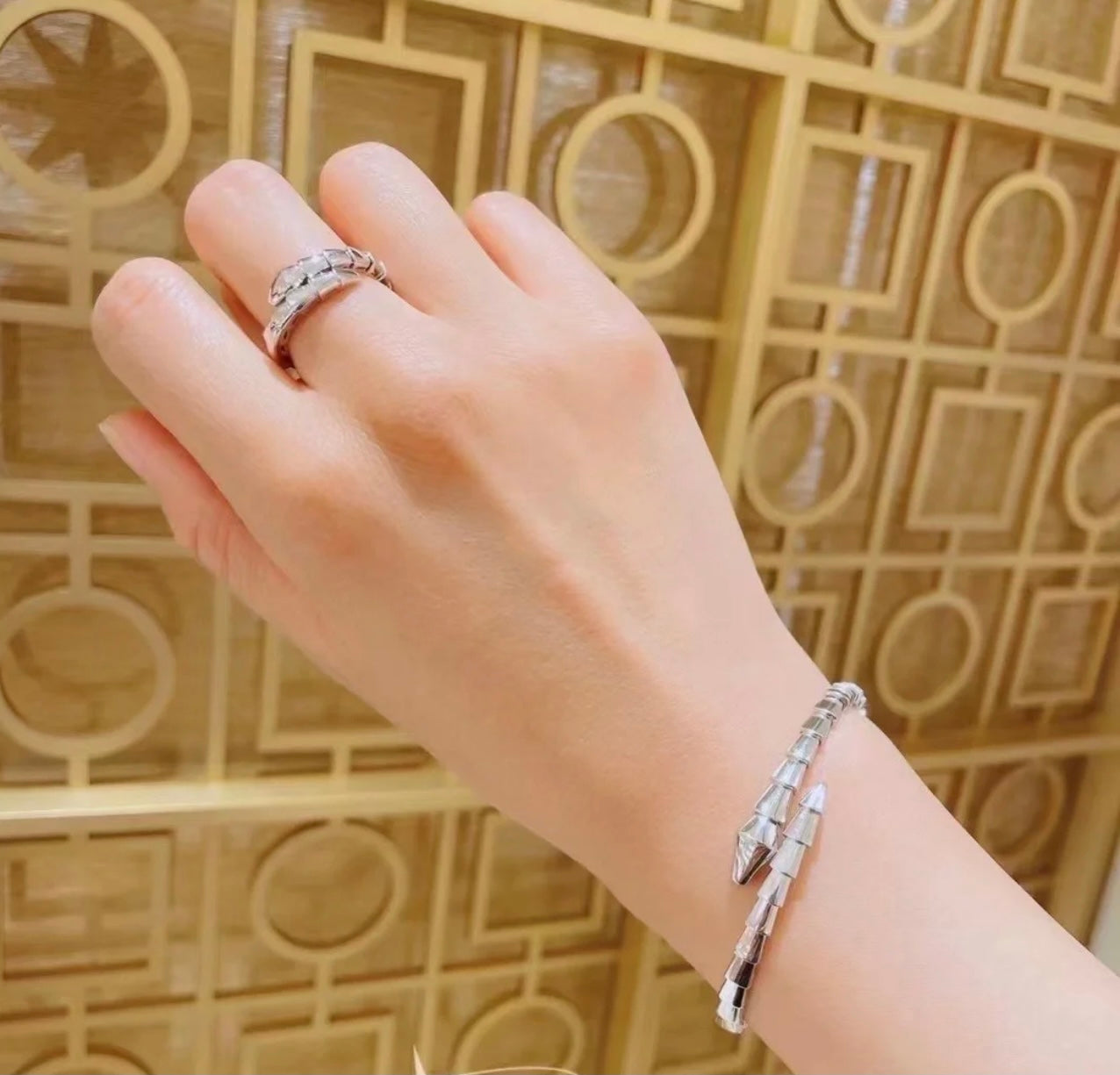 18K BVLGARI BV Serpenti Viper Ring