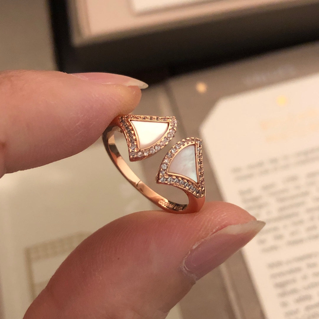 18K BVLGARI BV Divas' Dream Pearl Ring