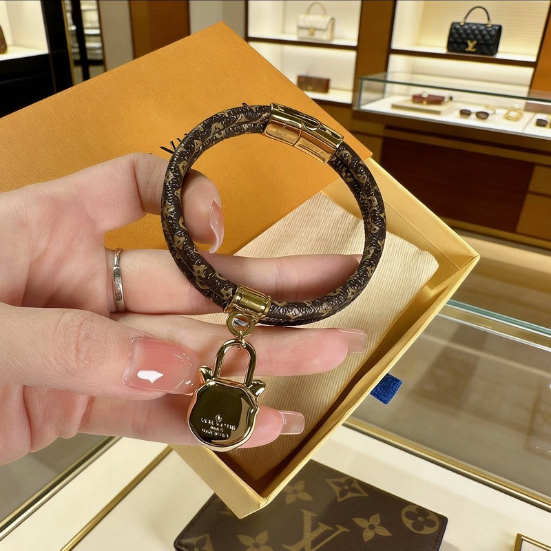 18K Louis Vuitton Tiger Gold Bracelet