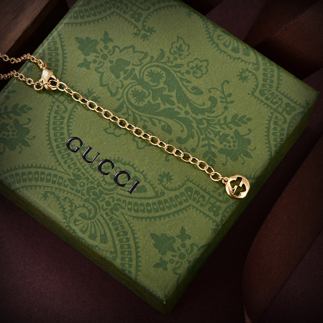 18K Gucci Embellished Script Letter Bracelet