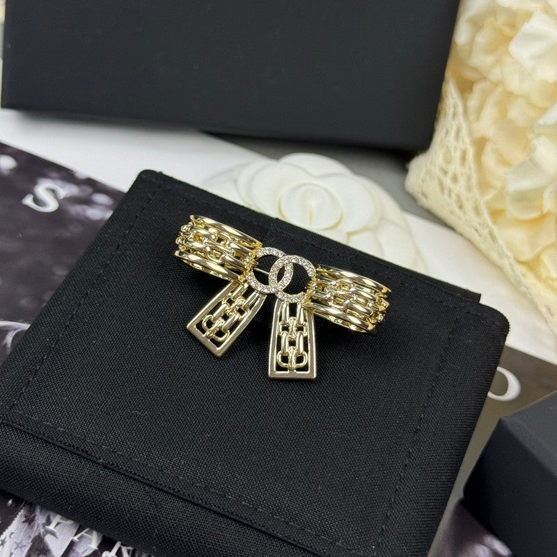 18K Chanel 25K Bow Tie Diamond Gold Brooch