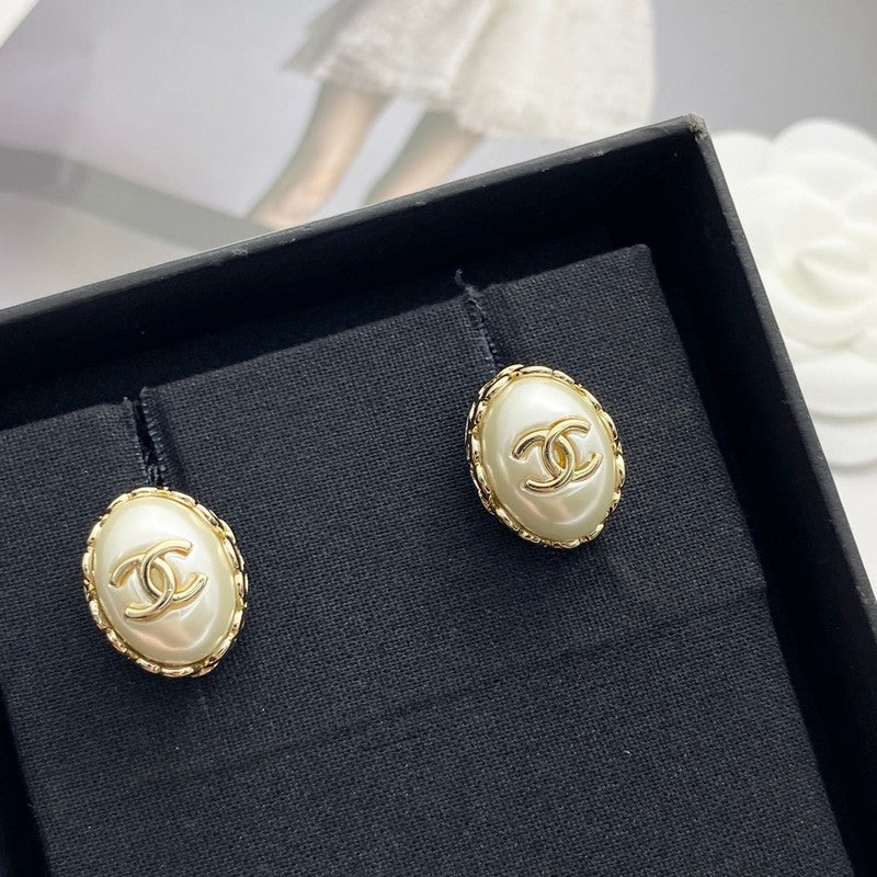 18K Chanel Oval Pearl Gold Earrings