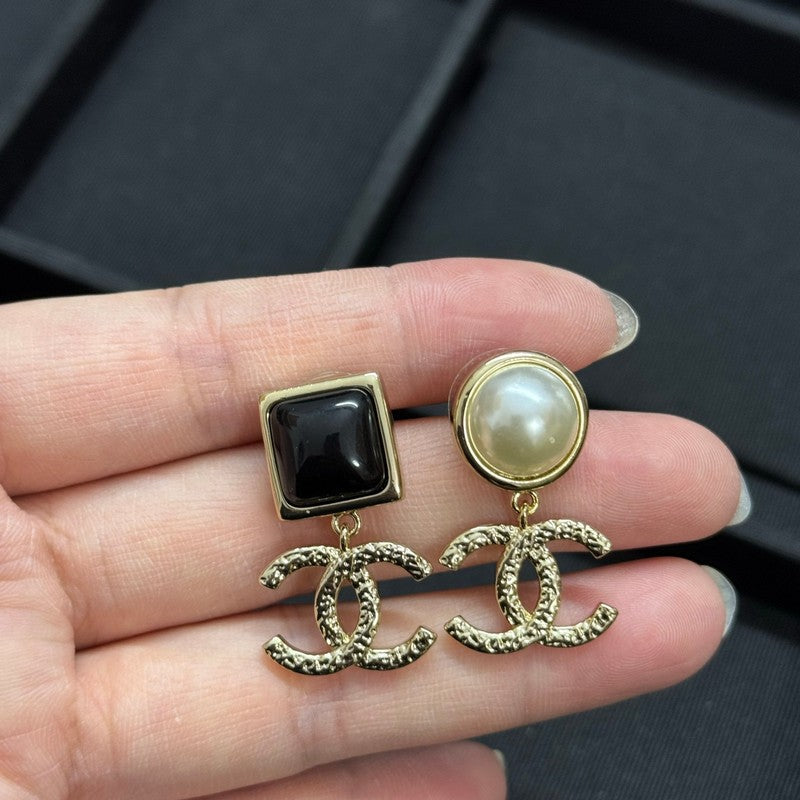 18K Chanel Black & White Pearl Pendant Earrings