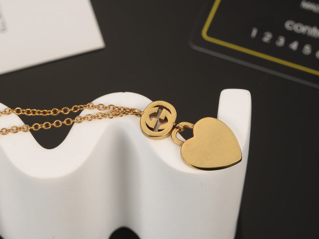 18K Gucci Heart Pendant Necklace
