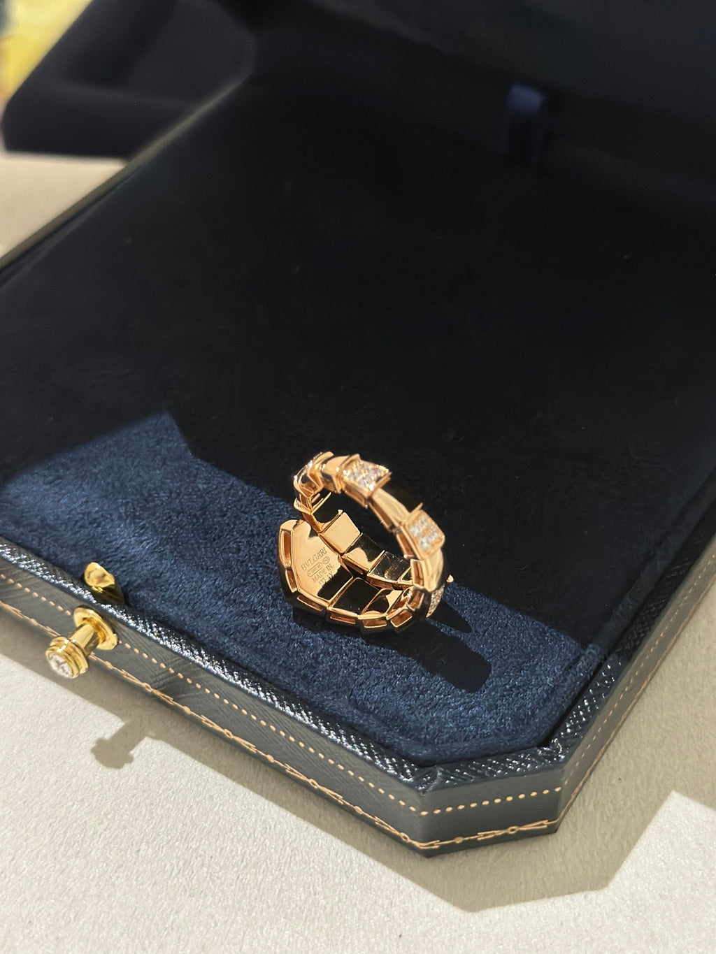 18K BVLGARI BV Serpenti Viper Black Ring