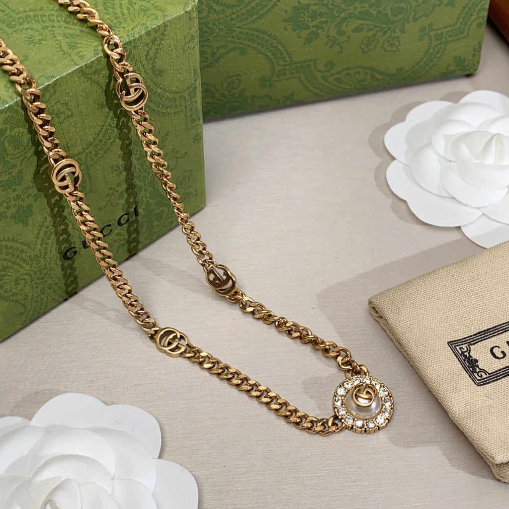 18K Gucci Flower Necklace