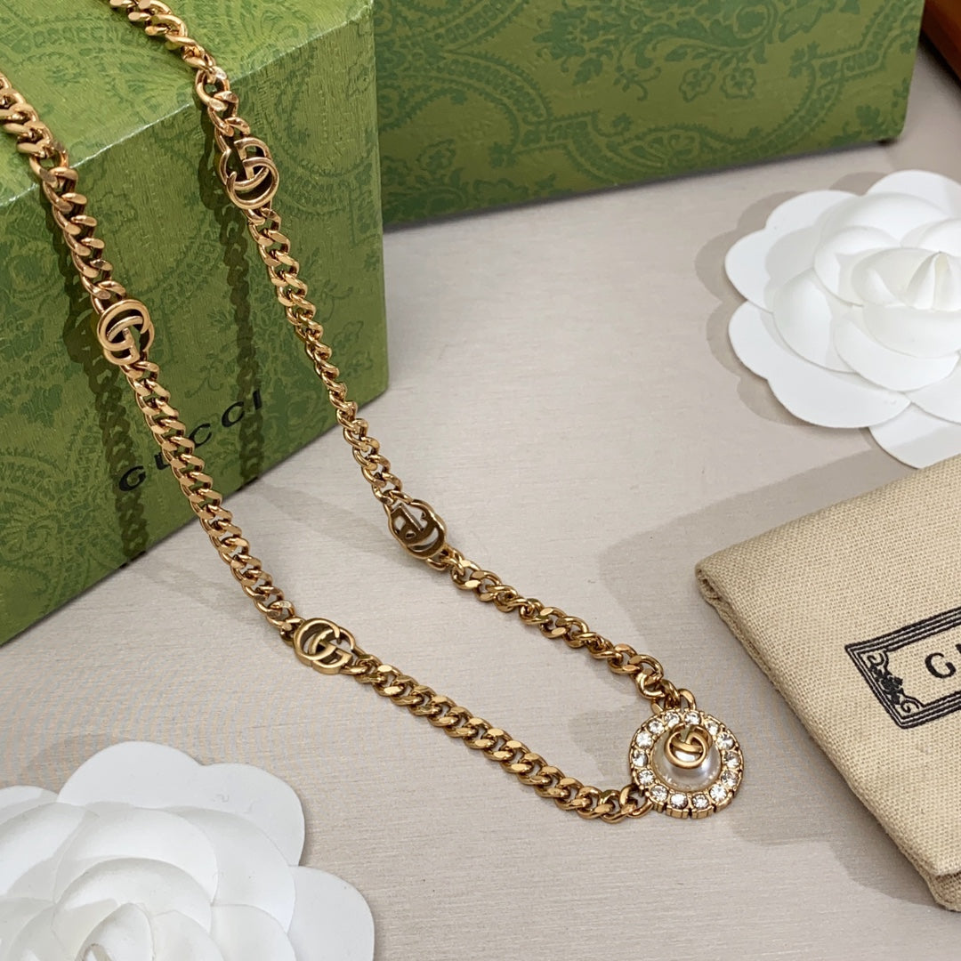 18K Gucci Flower Necklace