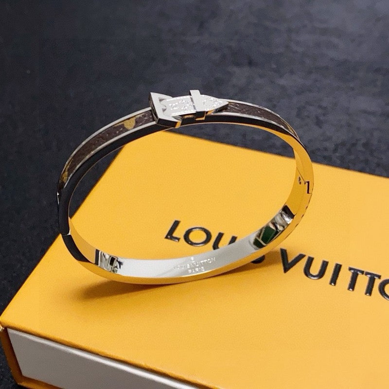 18K Louis Vuitton Vintage White Gold Bracelet