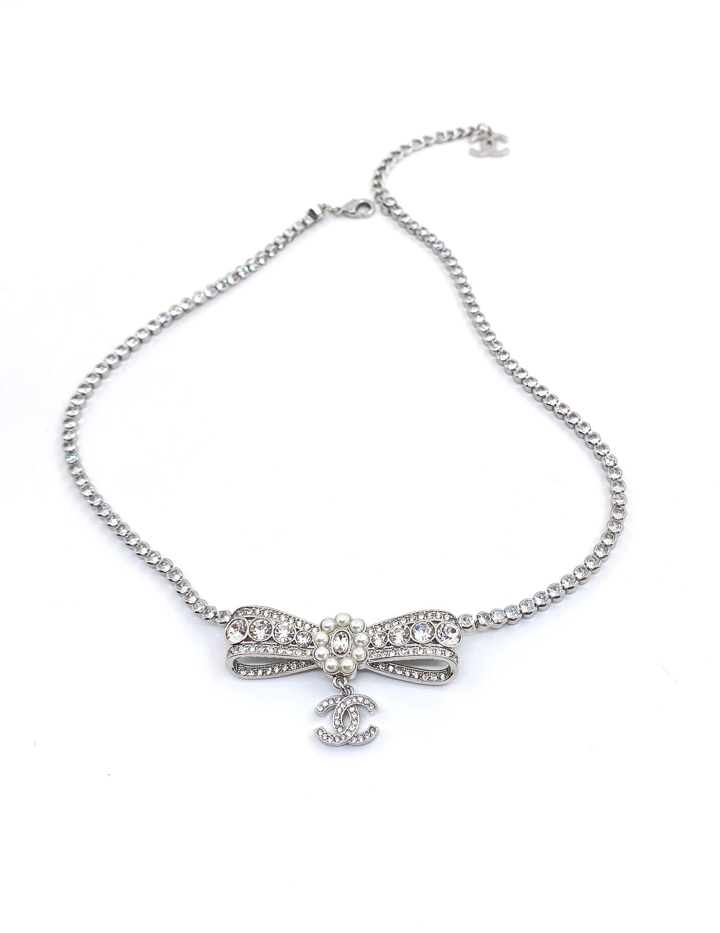 18K Chanel Diamonds Bow Tie Necklace