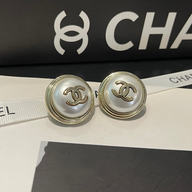 18K Chanel Round Gold Earrings
