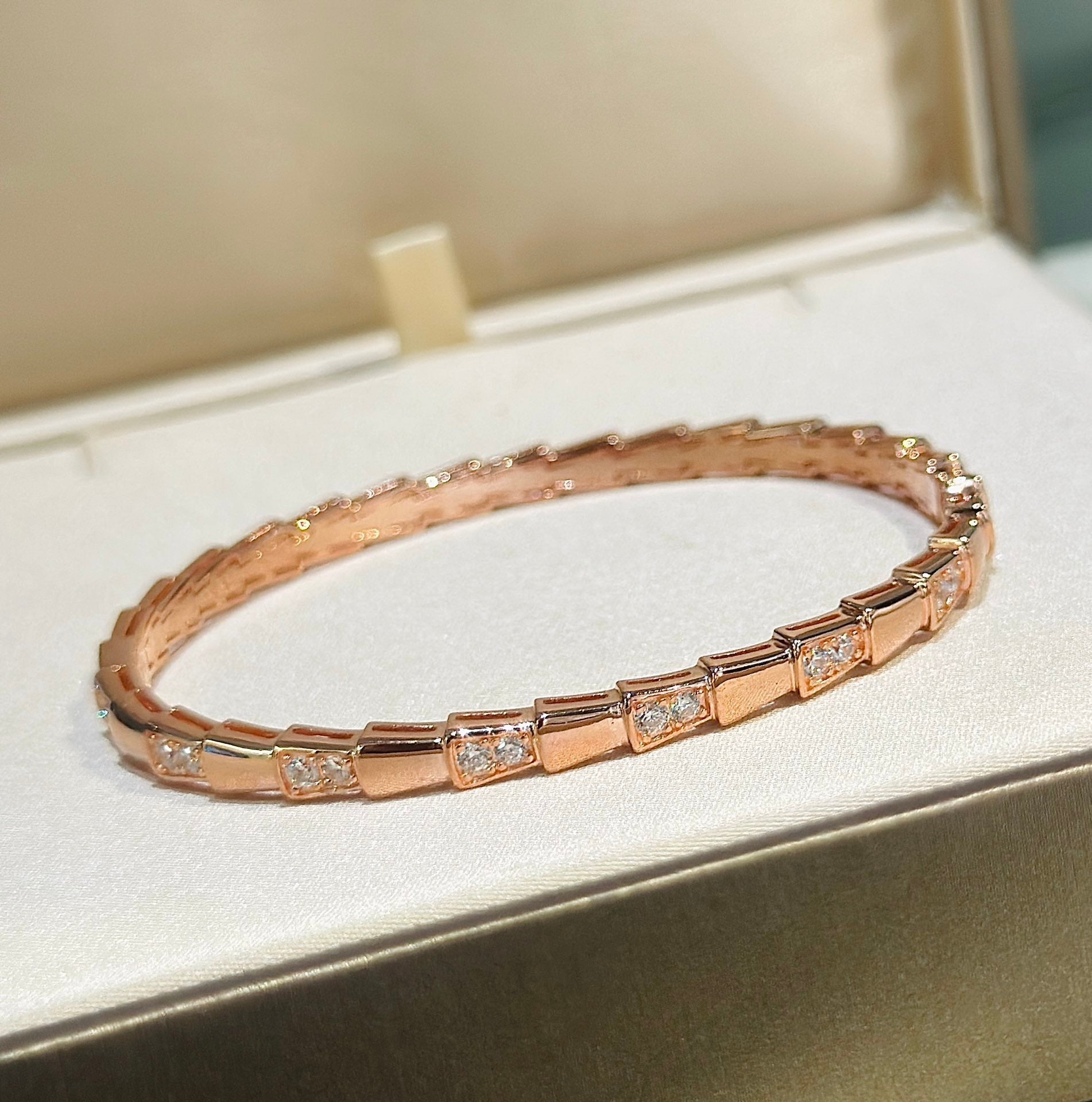 18K BVLGARI BV Serpenti Viper Demi Pave Diamond Bracelet